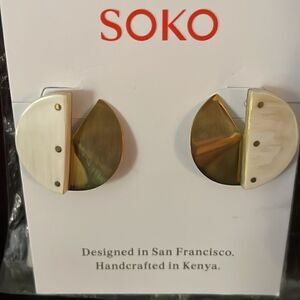* NWT NEW! TRINA TURK MIXED MATERIAL SIA STUDS PIERCED EARRINGS BY SOKO